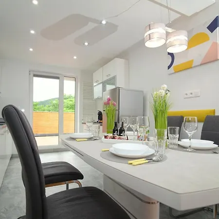 Bernardo Lux Apartament *