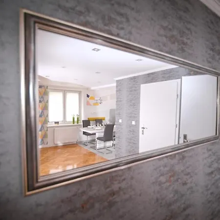 Bernardo Lux Apartament *